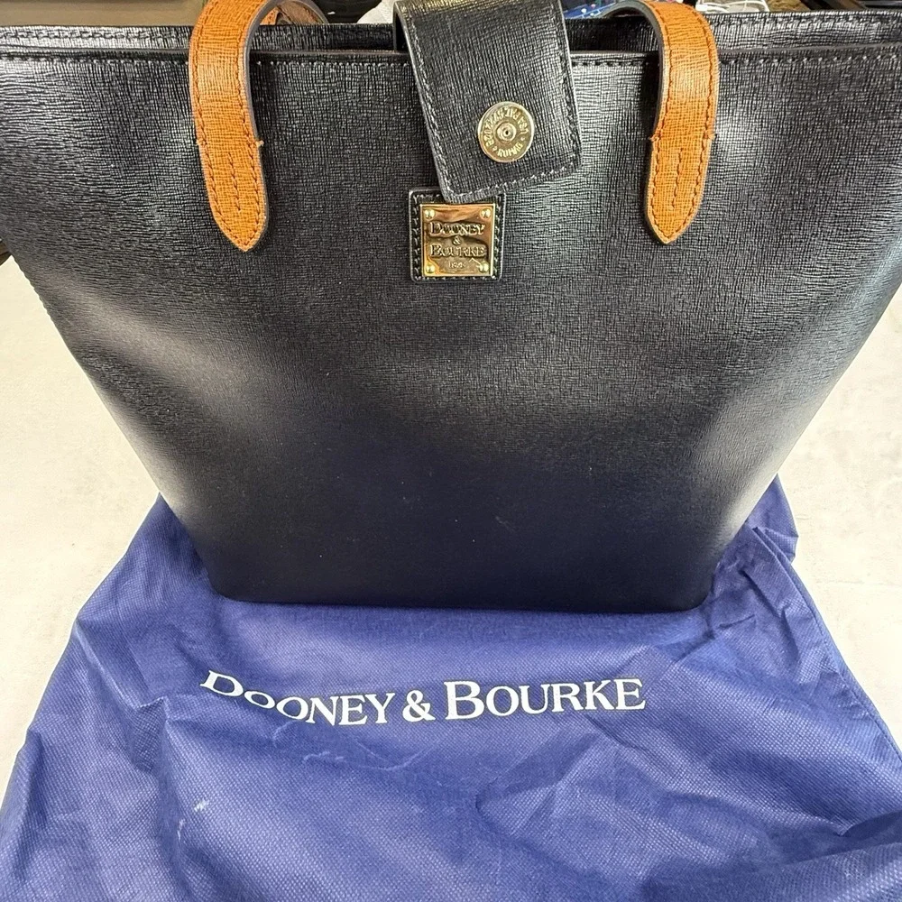 Dooney & Bourke Black Tan Leather Tote Shoulder Bag Tassel Dust Bag